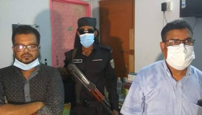 তৃতীয় শ্রেণি পাস শ্বশুরের নেতৃত্বে এসএসসি পাস জামাইয়ের ক্লিনিক
