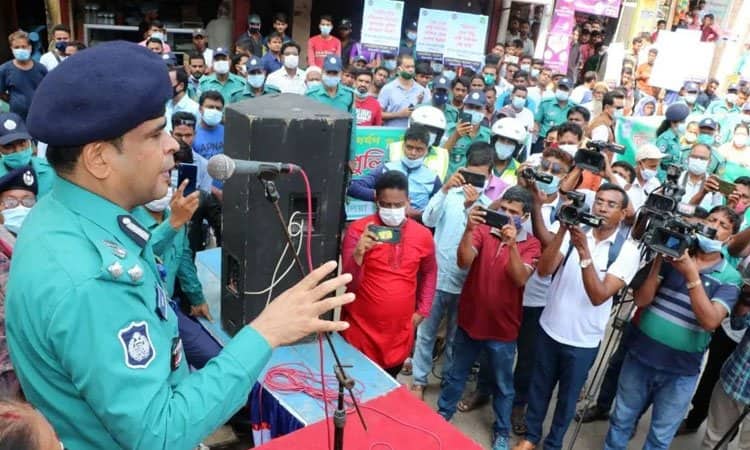 ধর্ষকদের বিরুদ্ধে কঠোর বার্তা পুলিশের