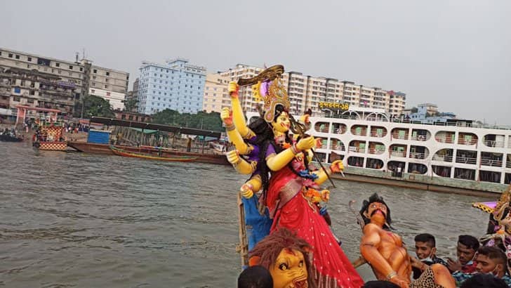 বিসর্জনে দেবীর বিদায়