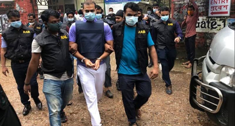এবার মোবাইলও নিষিদ্ধ ওসি প্রদীপের জন্য
