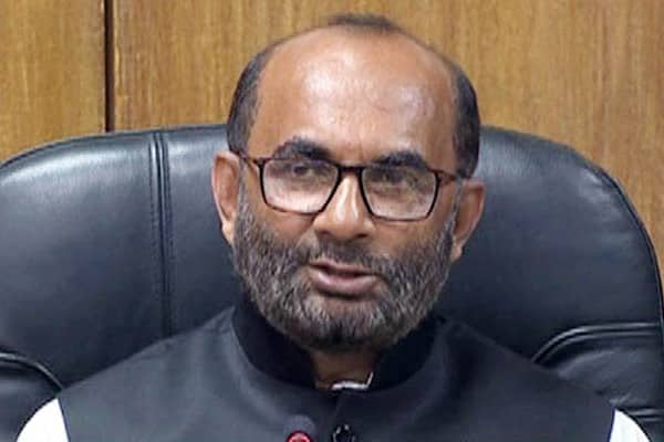 এবার ইলিশ রক্ষায় হেলিকপ্টার থেকে নজরদারির সিদ্ধান্ত
