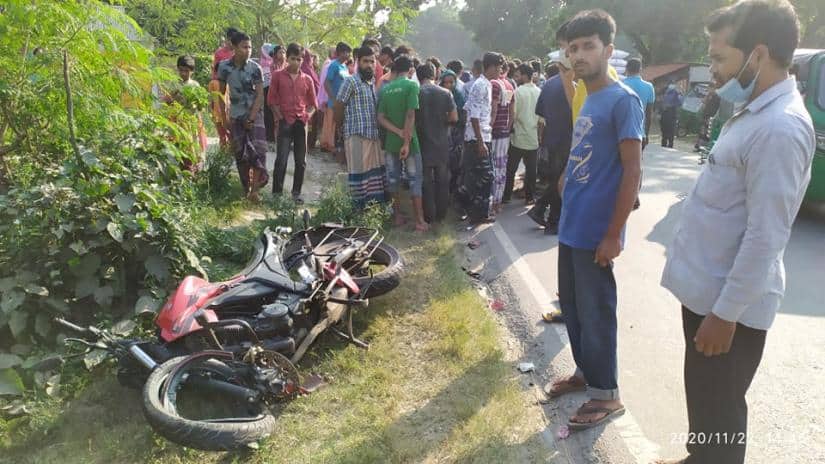 ভ্যানচাপায় মোটরসাইকেল আরোহীর মৃত্যু