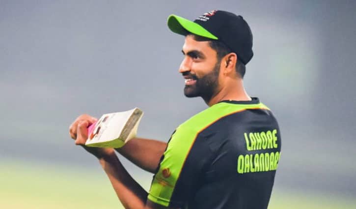 ২ চার ১ ছক্কা হাঁকিয়ে ফিরলেন তামিম