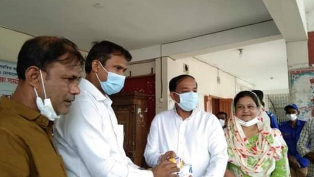 শিবপুর উপজেলা প্রশাসনের উদ্যোগে মাস্ক ও স্বাস্থ্য সুরক্ষা সামগ্রী বিতরণ