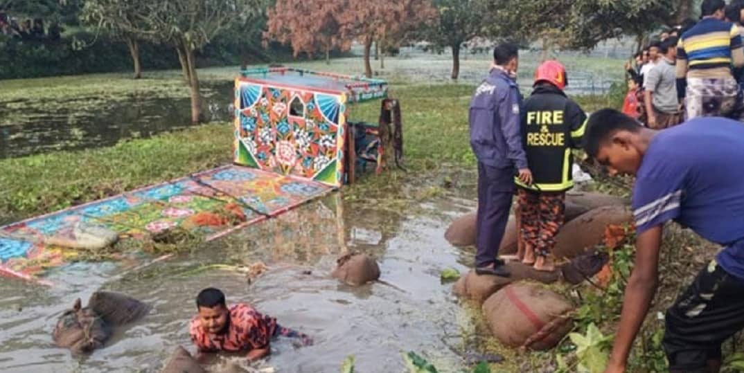 চাঁপাইনবাবগঞ্জে ট্রলি খাদে, নিহতের সংখ্যা বেড়ে ৯