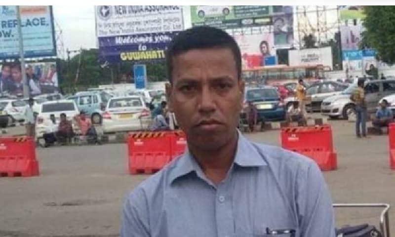 এক দলিল লেখকের কাছে অসহায় মানুষ!