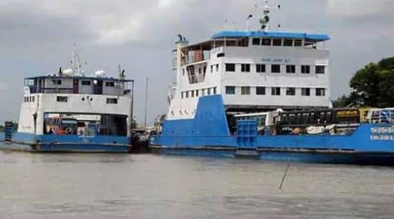 পাটুরিয়া-দৌলতদিয়া নৌরুটে ফেরি চলাচল বন্ধ