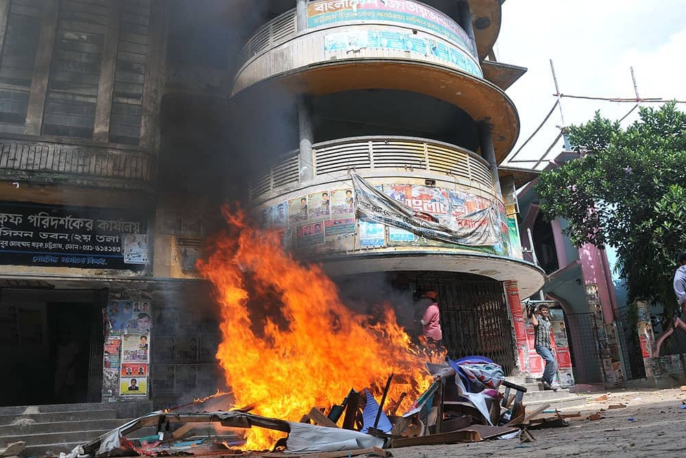 চট্টগ্রামে বিএনপি অফিসে ছাত্রদলের আগুন