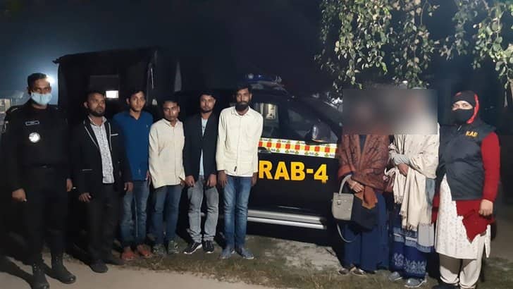 সাভারে ভুয়া চাকরিদাতা প্রতিষ্ঠানে জিম্মি ১২ ভুক্তভোগী উদ্ধার
