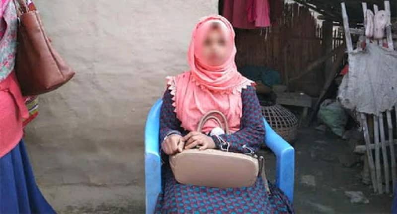 ৯ দিন ধরে প্রেমিক নানার বাড়িতে বিয়ের দাবিতে নাতনির অনশন