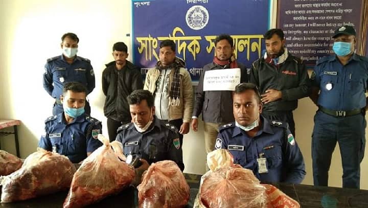 মোংলায় ২৫ কেজি হরিণের মাংসসহ আটক ৪