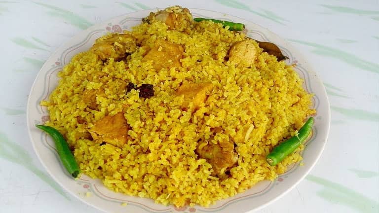 পোল্ট্রি মুরগী দিয়ে রান্না করা খিচুড়ি খেয়ে ১৫ জন অজ্ঞান!