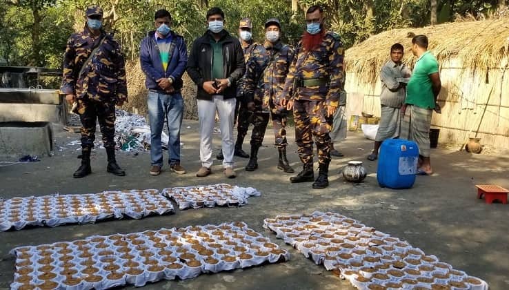 চিনি ও চুন মিশিয়ে ভেজাল গুড় তৈরি, ৩ জনকে জরিমানা