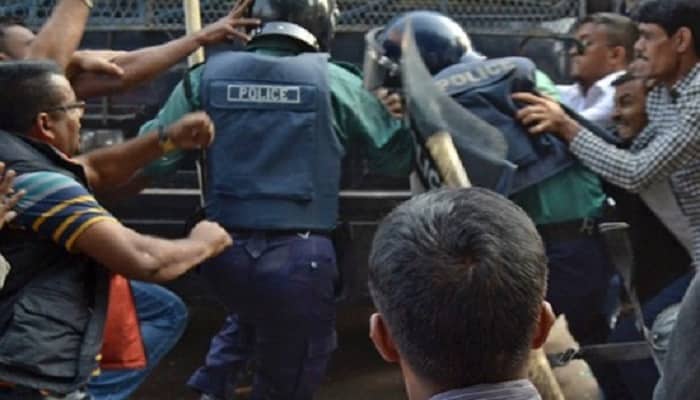 আসামি ছিনিয়ে নিতে পুলিশের ওপর হামলা, নিহত ১