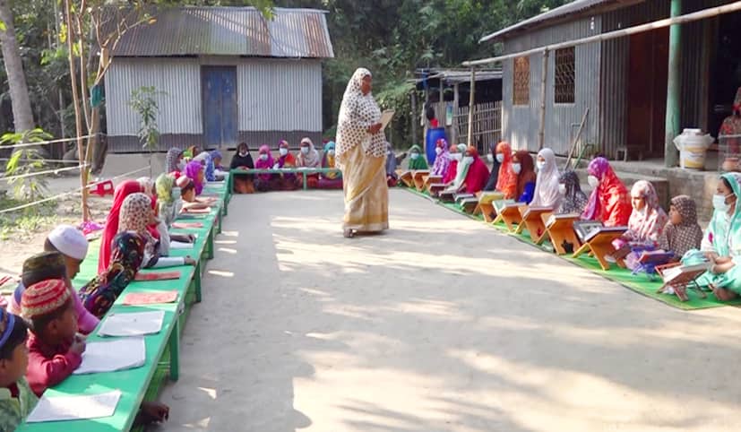 গৃহবধূর আলোয় দ্বীনি শিক্ষায় আলোকিত হচ্ছে গ্রামের মানুষ