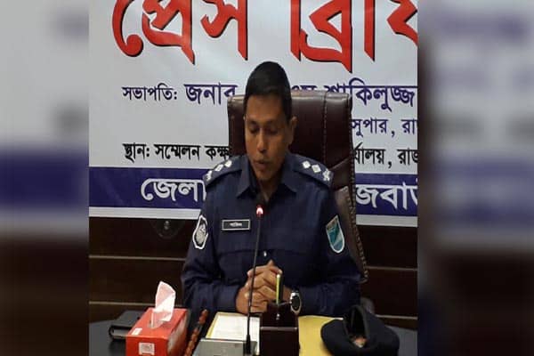 ৯৯৯-এ কল পেয়ে দৌলতদিয়া পতিতাপল্লী থেকে ১৪ কিশোরী উদ্ধার
