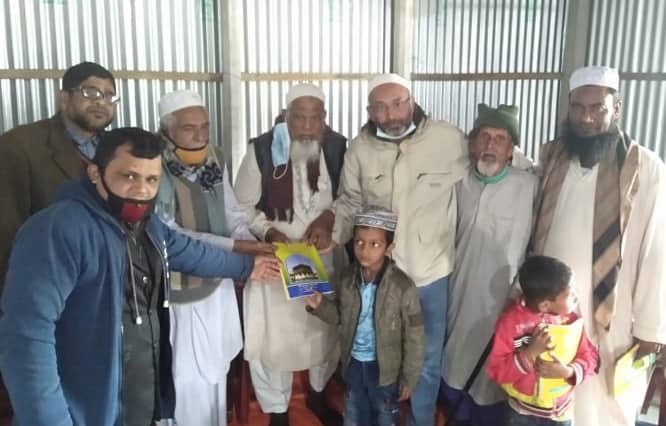নতুন বই পেল চান্দিরচর মাদরাসার ছাত্র-ছাত্রীরা