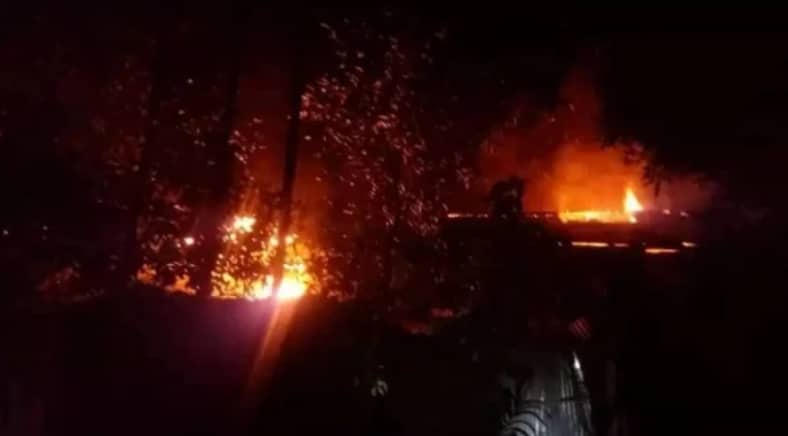 চট্টগ্রামের ইপিজেড বস্তিতে আগুন
