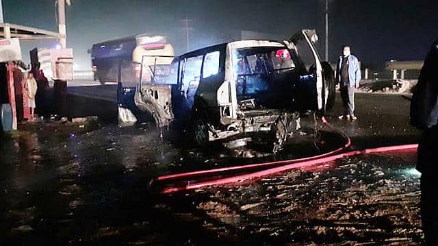 চলন্ত পাজেরো গাড়িতে আগুন, পুড়ে গেলো নিমেষেই
