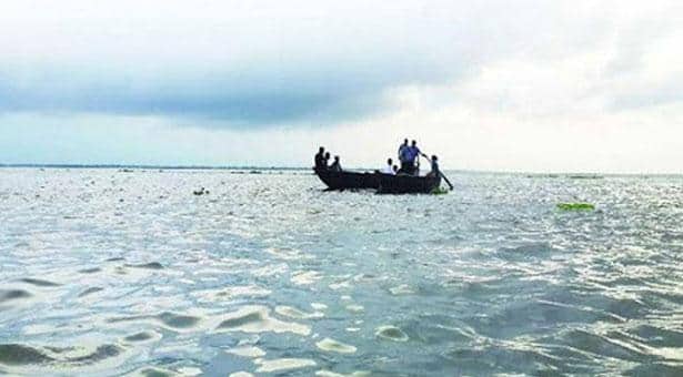 মেঘনায় নৌকাসহ ১০ জেলেকে অপহরণ