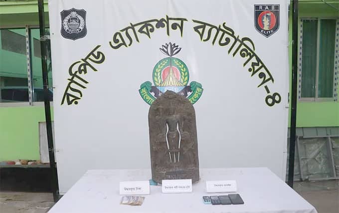 রাজধানীতে ১৮ কোটি টাকার কষ্টিপাথরের মূর্তিসহ গ্রেফতার ২