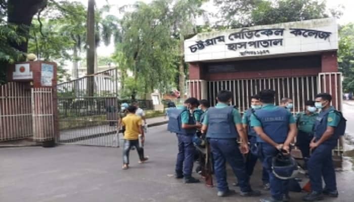 চমেকে ছাত্র রাজনীতি নিষিদ্ধ, শিক্ষার্থীদের হল ছাড়ার নির্দেশ