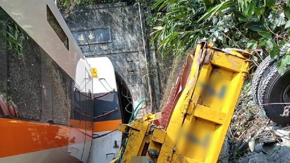 তাইওয়ানে ট্রেন দুর্ঘটনায় ৩৬ জনের প্রাণহানি