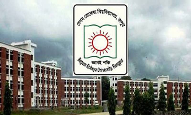 বেরোবিতে শিক্ষিকা-ছাত্র-ছাত্রীর ত্রিমুখী অভিযোগ