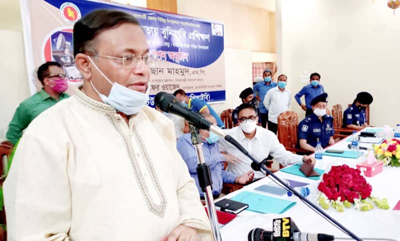মানুষ এখন নিজেকে নিয়ে ব্যস্ত, অন্যকে নিয়ে ভাবে না : তথ্যমন্ত্রী