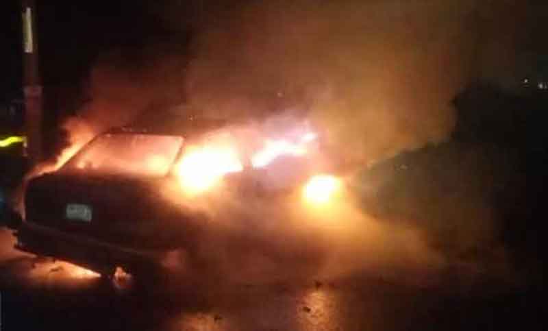 চলন্ত প্রাইভেট কারে হঠাৎ আগুন