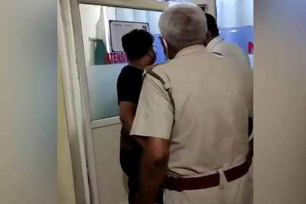 আইসিইউয়ের ভেতর ৬ করোনা রোগীর মরদেহ, উধাও চিকিৎসক-নার্সরা! (ভিডিও)