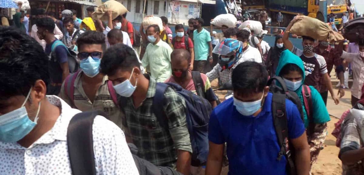 কর্মস্থলে ফিরতে দৌলতদিয়া-পাটুরিয়ায় যাত্রীর চাপ