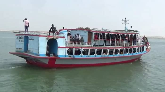 ৬৫ ঘণ্টা পর দৌলতদিয়া-পাটুরিয়ায় লঞ্চ চলাচল শুরু