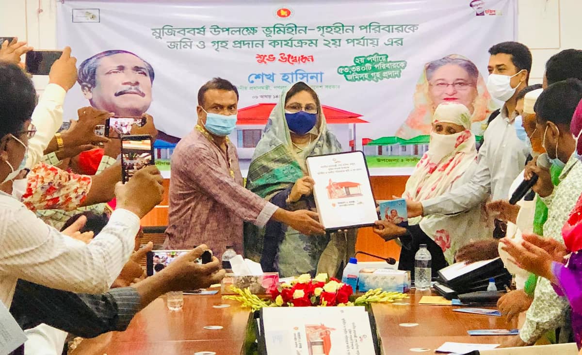 কালীগঞ্জে অসহায় গৃহহীন ৪৫টি পরিবার পেল স্বপ্নের ঠিকানা
