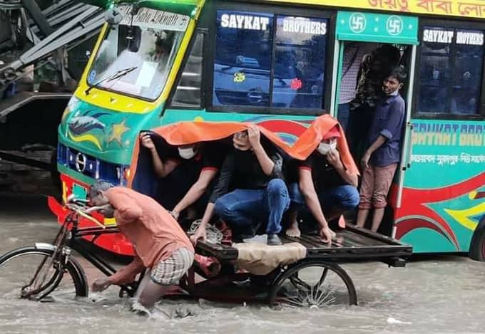 ভারী বর্ষণে ডুবলো চট্টগ্রাম নগরী