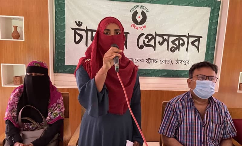 দেশে ফ্রান্সের পতাকা তৈরি করে বিপাকে প্রবাসীর স্ত্রী