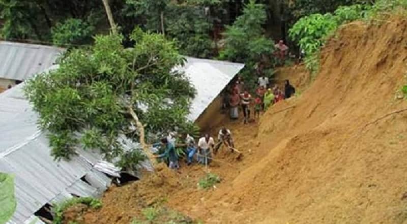 কক্সবাজারে পাহাড় ধ্বসে মাদ্রাসার ছাত্রের মৃত্যু