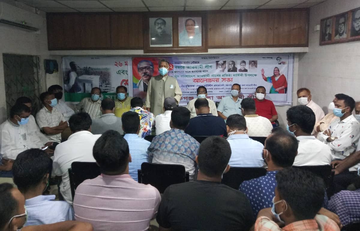 ফটো সেশনের ত্রাণ বিতরণে নেই স্বাস্থ্যবিধি, খালি হাতে ফিরলেন অনেকে