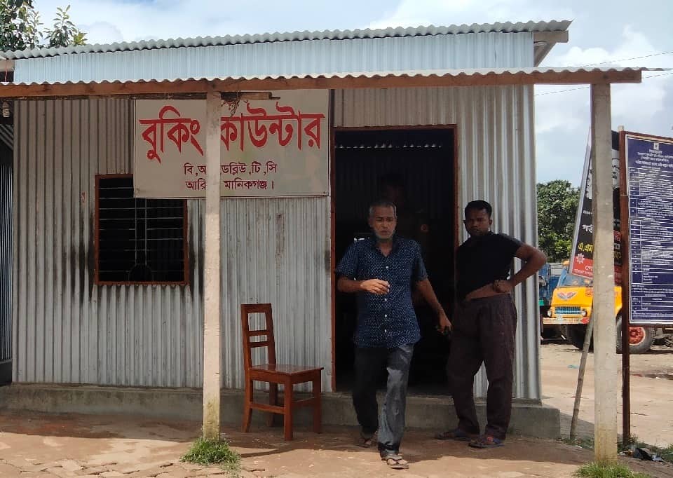 অনিয়মের স্বর্গরাজ্য আরিচা ফেরিঘাট, নজরদারি নেই কর্তৃপক্ষের