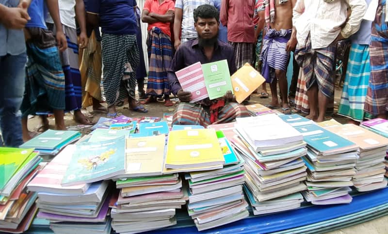 ১৩ টাকা কেজি দরে সরকারি বই বিক্রি!