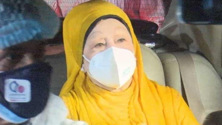 কোকোর স্ত্রীকে সাথে নিয়ে হাসপাতাল ছাড়লেন খালেদা জিয়া