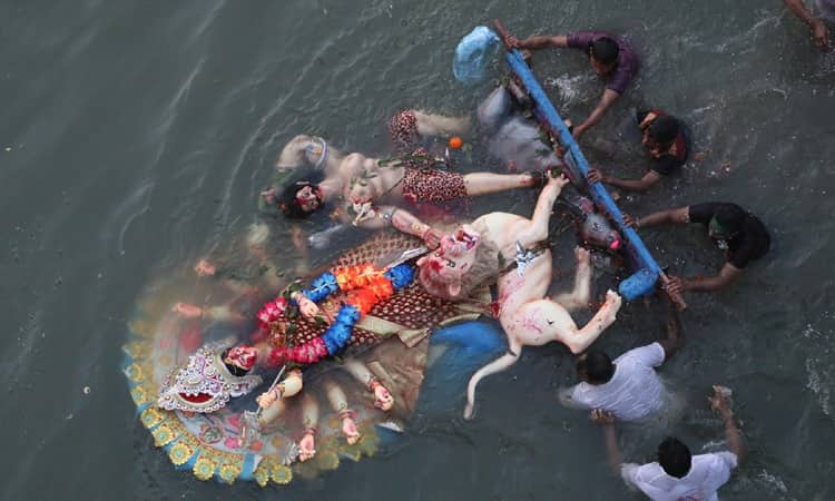 প্রতিমা বিসর্জনে শেষ হলো দুর্গোৎসব