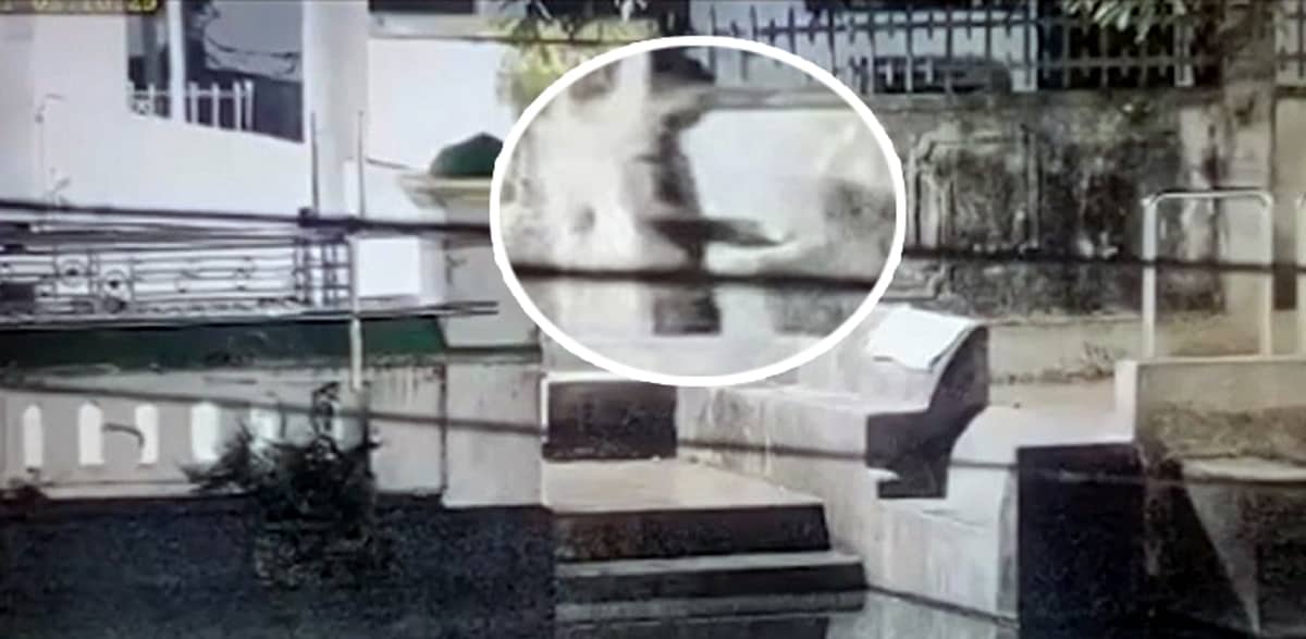 মণ্ডপে পবিত্র কোরআন রাখা ব্যক্তির নাম পরিচয় জানা গেল
