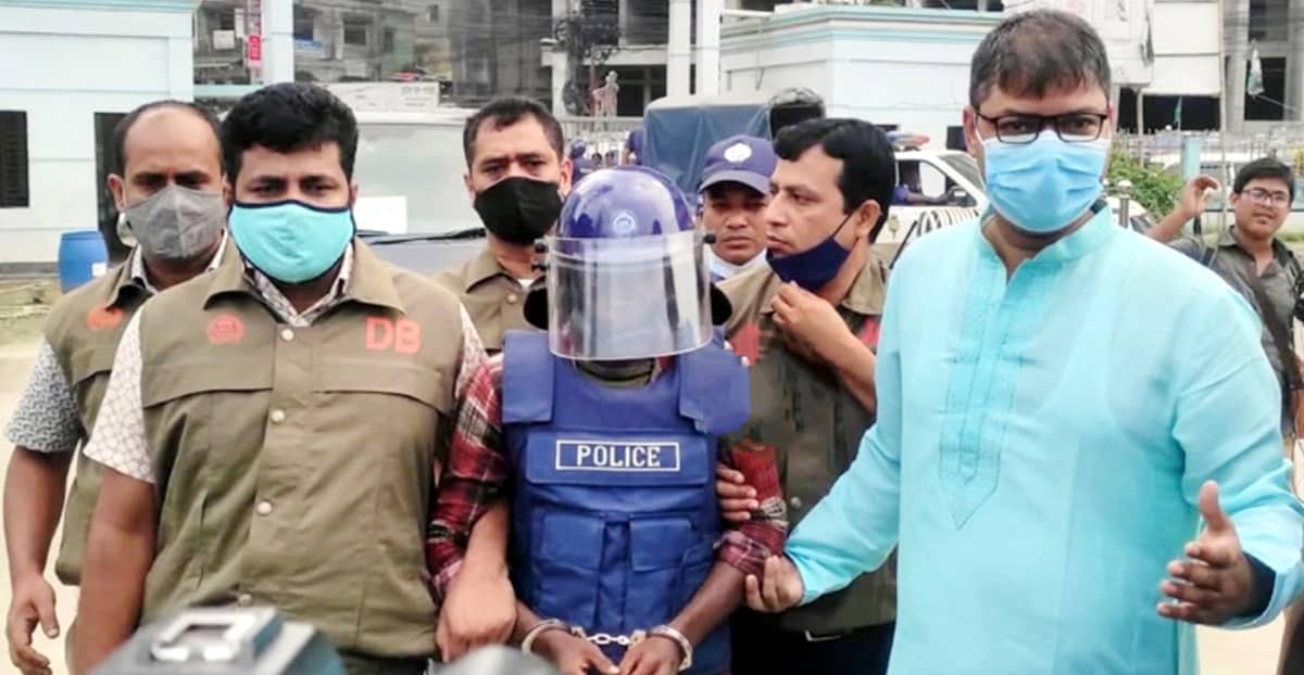 মণ্ডপে ‘কোরআন রাখার স্বীকারোক্তি’ দিলেন ইকবাল