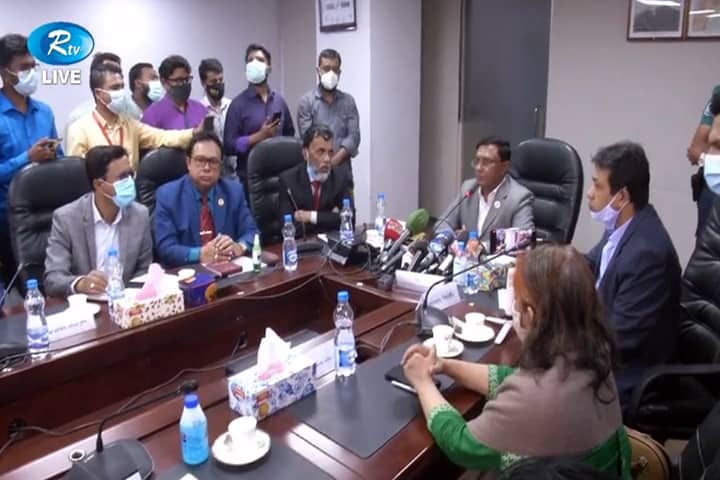 শিক্ষার্থীদের হাফ ভাড়া নিয়ে যা জানালেন বাস মালিকরা