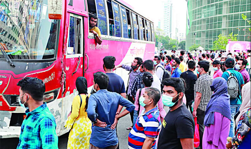 বাস ভাড়ায় যাত্রী-শ্রমিকদের মধ্যে দ্বন্দ্ব