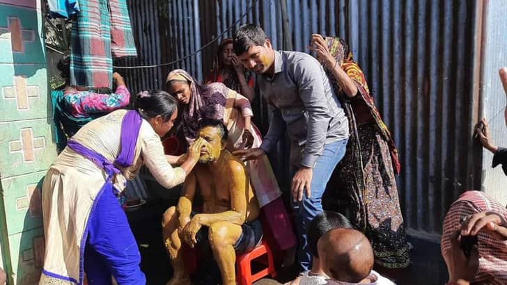 নির্বাচিত হয়েই নেচে-গেয়ে চেয়ারম্যানের ‘গায়েহলুদ’