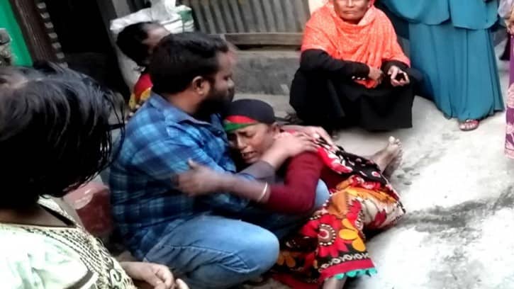 মোটরসাইকেল দুর্ঘটনায় ৩ বন্ধুর মৃত্যু, বাড়িতে মাতম