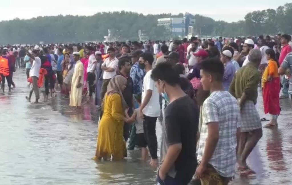 কক্সবাজারে ডাল-ভাত ৪০০, আলুভর্তা ৩০০ টাকা!