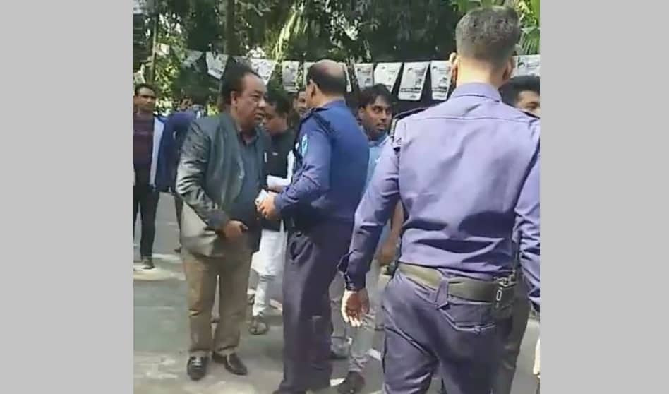 সতন্ত্র প্রার্থীর বাড়িতে নৌকার প্রার্থী ও সমর্থকদের হামলা
